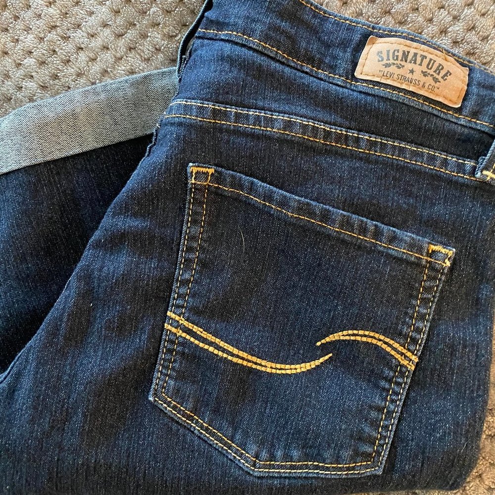 Levis Signature Brand Bermuda Length Shorts